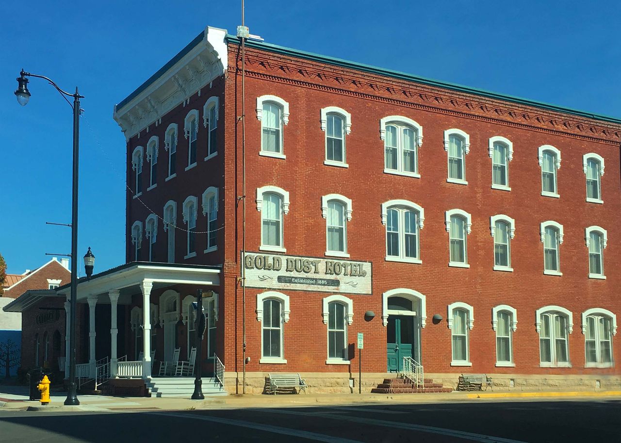 Gold Dust Hotel in Fredonia, Kansas