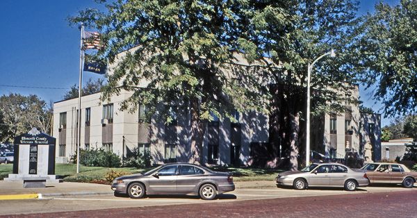 Ellsworth County Courthouse and war memorials in Ellsworth, Kansas
